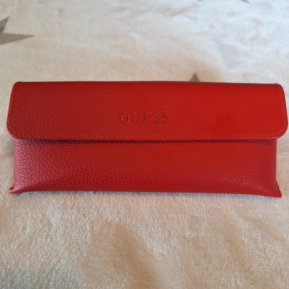 Guess Red Shell Case Holder Magnetic Button Clasp Eyeglass/Reading Glasses Case